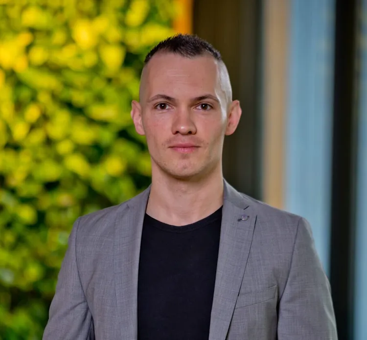 teammember-image